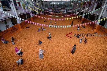 Wisata selfie Centrum Million Balls