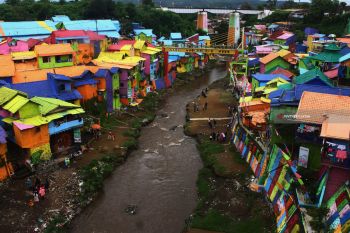 Waisatawan Kampung Warna Warni Melonjak