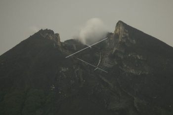 Gunung Merapi delapan kali keluarkan guguran lava