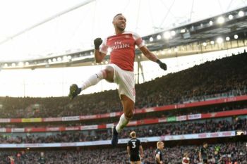 Aubameyang salip Salah jadi top skor Liga Inggris
