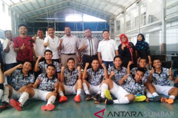 Tundukkan PLN Sumbar, Tim Futsal Bank Nagari juara turnamen HUT Antara