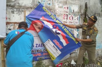 Bawaslu Kabupaten Kudus turunkan 5.184 APK bermasalah