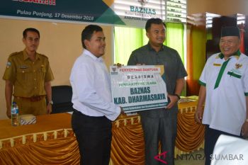 30 mahasiswa terima beasiswa SKSS Baznas Dharmasraya