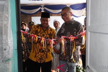 Warga Parit Rantang bedah rumah secara swadaya