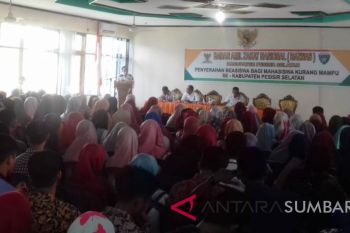 Ratusan mahasiswa asal Pesisir Selatan terima beasiswa