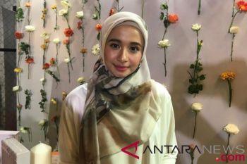 Laudya Cynthia Bella berencana gelar fashion show di London tahun depan