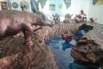 Pameran 'Crazy Art Mix-Mad' karya seniman lokal