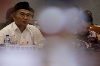 Mendikbud berjanji akan angkat guru honorer bertahap