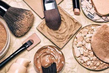 Cara memilih foundation yang cocok dengan warna kulit