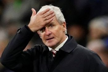 Mark Hughes dipecat