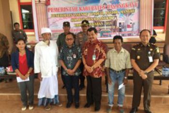 Pemkab Pasangkayu beri insentif ratusan pemuka agama