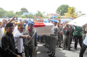 Jenazah Wabup Biak Numfor terpilih dilepas dengan upacara kedinasan