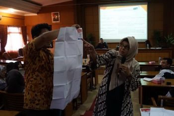 Kampanye lewat alat peraga kampanye dinilai tidak efektif