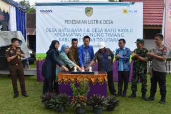 Bupati Nadalsyah luncurkan beroperasinya listrik di desa sentra jagung