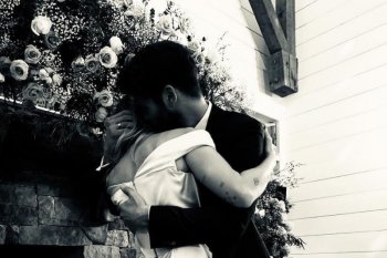 Miley Cyrus bagikan momen pernikahannya