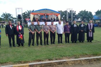 RS Brayat Solo bagikan kado Natal kepada pasien