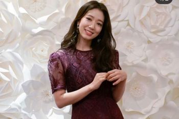 Park Shin Hye beri donasi petugas pemadam kebakaran