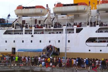 Arus mudik Natal di pelabuhan Biak meningkat