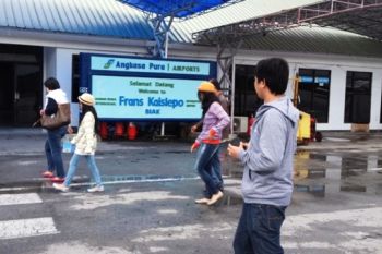 Harga tiket pesawat udara melonjak drastis