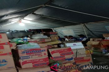 Posko Pengungsian Kantor Gubernur Kekurangan Air Mineral