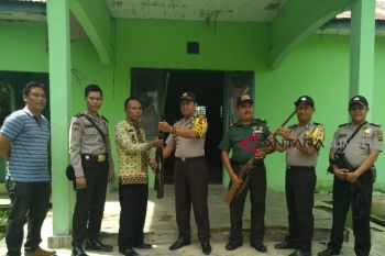 Warga Muratara kembali serahkan senpira ke polisi