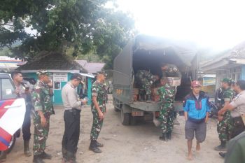 Korem 043/GATAM Bantu Tiga Ton Beras Bagi Pulau  Sebesi