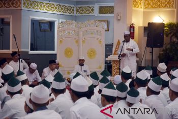 Gubernur Riau isi malam tahun baru 2019 dengan zikir bersama