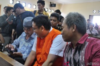 Ayah korban minta hakim bebaskan Iwan Adranacus