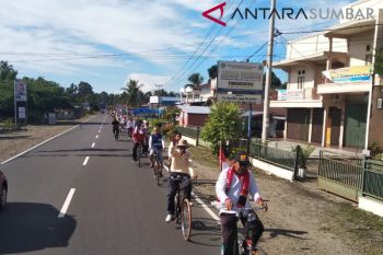 Pawai komunitas sepeda ontel meriahkan HUT Pasaman Barat