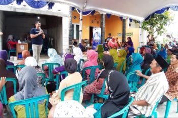 Warga Jatimulya nikmati layanan kesehatan dan hiburan gratis dari Sahabat Lestari