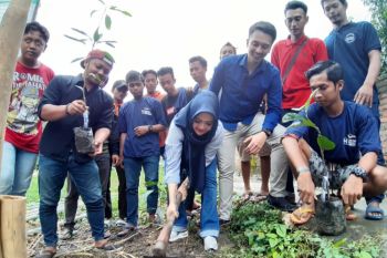 Warga Dempet Demak dapat bibit tanaman buah