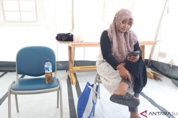 Relawan di kawasan pengungsian terpusat Balaroa diteror air seni