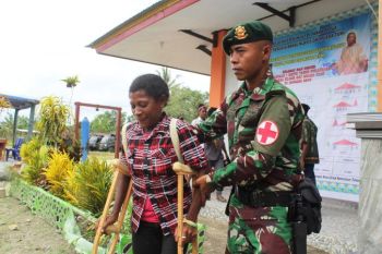 Yonif 328/DGH gelar pengobatan massal di Holtekamp