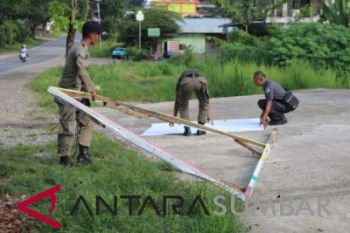Stiker caleg pada angkutan di Batang dicopoti