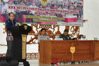 38 paket proyek di Kabupaten Gunung Mas ditandatangani secara serentak