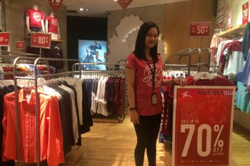 Diskon hingga 70 persen di X-8