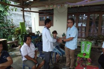 Kunjungi keluarga nelayan hilang, Bara Hasibuan Walewangko minta Pemkab bantu pencarian