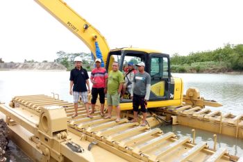 Pemprov Sulsel datangkan ekskavator amfibi dukung pembangunan infrastruktur