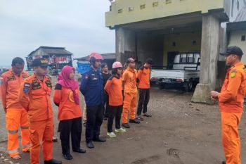 SAR Damkar Makassar sisir pantai cari korban tenggelam