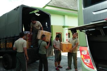 Korem 043/Gatam Salurkan 1.092 PCS Pakaian Baru Untuk Korban Tsunami