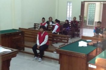 Perempuan asal Riau jalani sidang perdana dua kg sabu-sabu