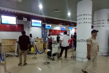 Arus penumpang dan kargo di Bandara SMB II mengalami penurunan