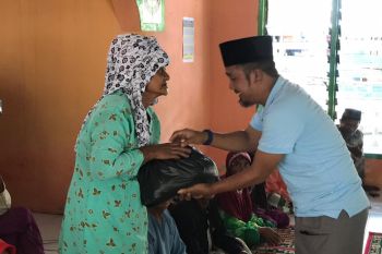 Bersama KNPI Camat Katang Bidare sambangi Pulau Bukit