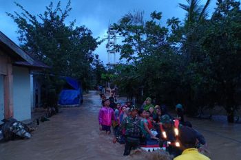 Lantamal VI kerahkan Marinir bantu evakuasi korban banjir