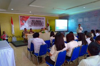 KPU Minahasa Tenggara kukuhkan 55 relawan demokrasi