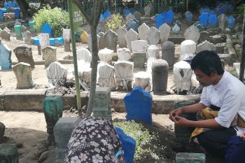 Nukman Luthfie dimakamkan di TPU Grabag Kendal