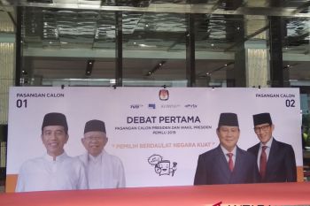 Presidential candidates to meet in first TV debate tonight