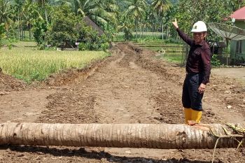 Hebat! Perantau Agam bangun jalan baru empat kilometer dikampungnya