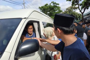 Sandiaga awali kunjungan temui korban banjir Makassar