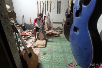 Industri gitar rumahan